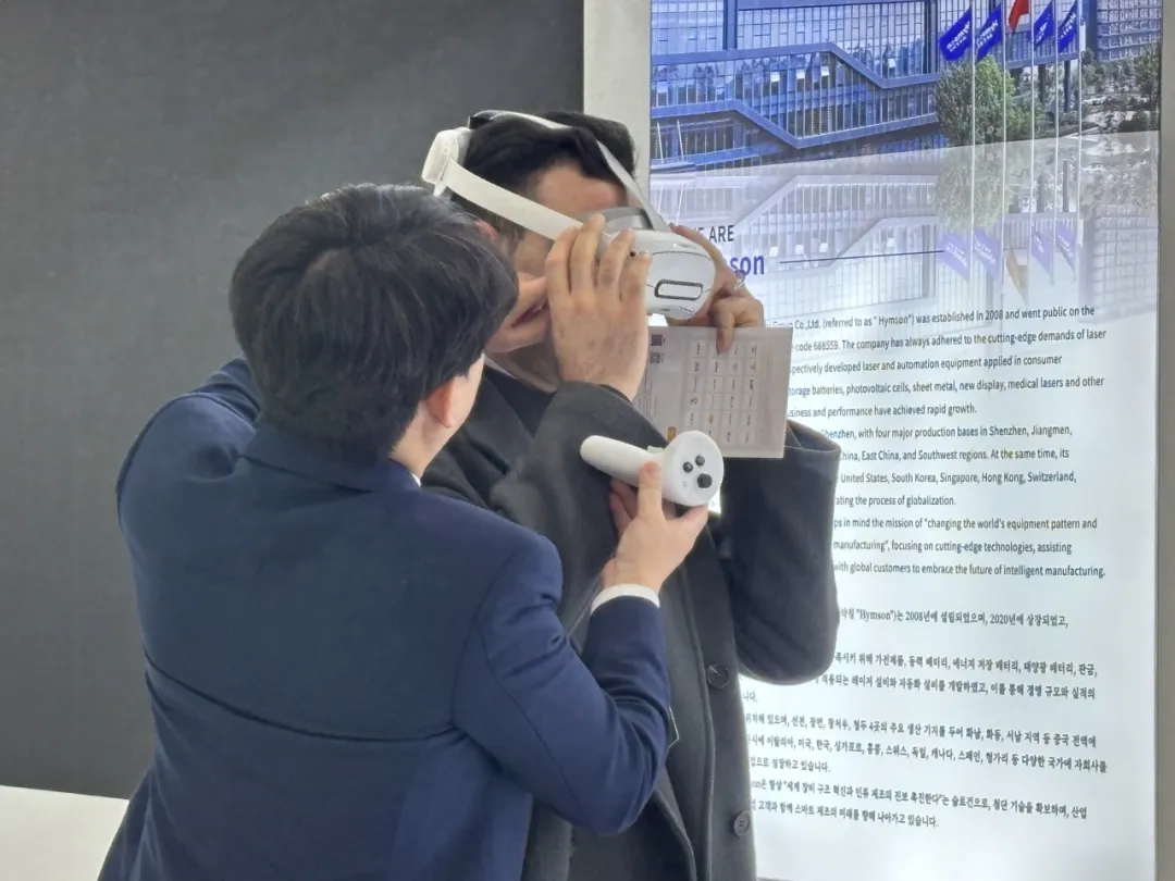 尊龙凯时在展会现场提供沉浸式产品体验，参观者可以直观感受高速激光模切机和叠片电池装配线的高效生产过程